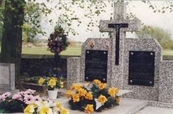 Groby członków rodziny Darkowskich na cmentarzu w Smogorzewie